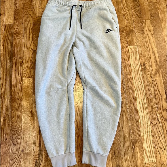Nike sweatpants - Picture 1 of 3